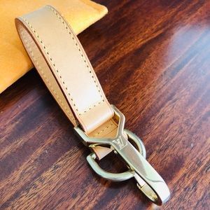 louis vuitton hand strap